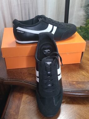 New in box! Rocket Dog Destin Black & White Low Top Retro Sneakers Womens 8.5